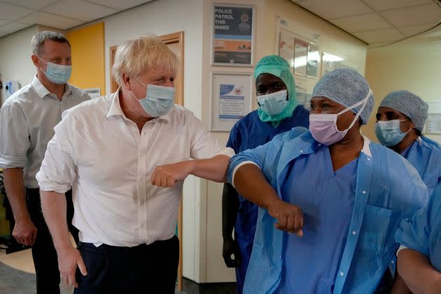 Former prime minister Boris Johnson visits the South West London Orthopaedic Centre in Epsom. (Photo: KIRSTY WIGGLESWORTH via Getty Images)