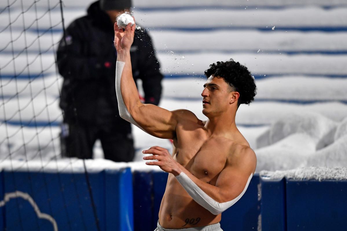 Buffalo Bills Player Runs Shirtless Through the Snowstorm