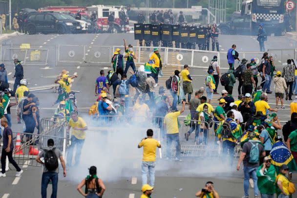 PHOTO: Protesters, supporters of former President Jair Bolsonaro, clash with police during a protest outside the Planalto Palace building in Brasilia, Brazil, Jan. 8, 2023. (Eraldo Peres/AP)