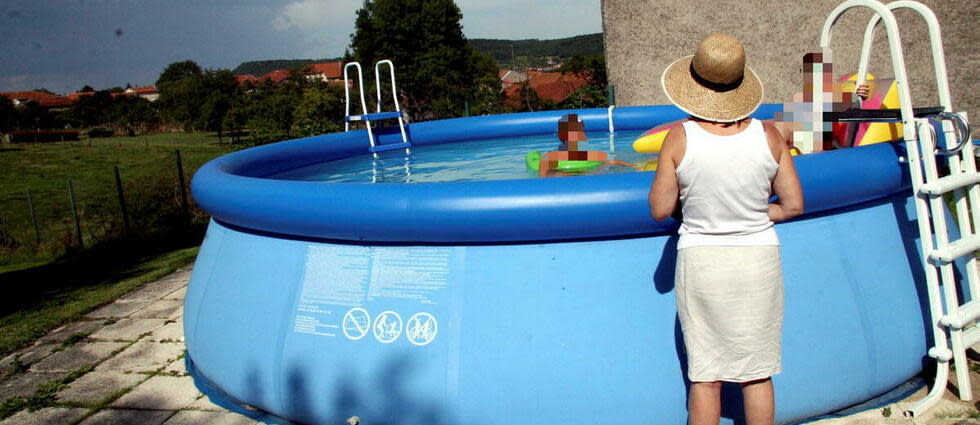 Une piscine gonflable de particuliers, en France.  - Credit:Julio PELAEZ / MAXPPP / PHOTOPQR/LE REPUBLICAIN LORRAIN