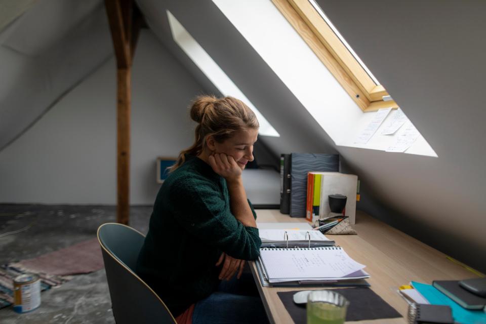 Im Sommer kann es unter dem Dach ganz schön warm werden. (Symbolbild) - Copyright: getty images