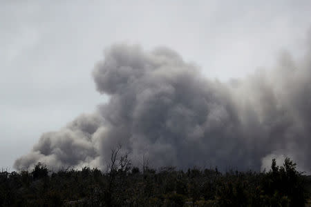 An ash cloud billows from the Halemaumau crater during the eruption of the Kilauea Volcano in Volcano, Hawaii, U.S., May 23, 2018. REUTERS/Marco Garcia