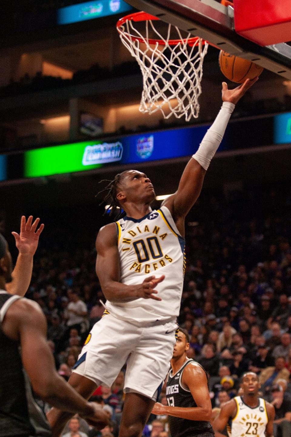 Bennedict Mathurin (00) puts up a shot against the Sacramento Kings during the second quarter at Golden 1 Center.