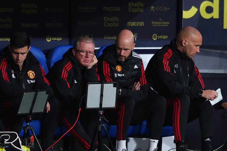 Work to do: Erik ten Hag (center)  (Manchester United via Getty Imag)