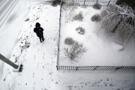 <p>A woman walks along Summer Street in Pittsfield, Mass., as heavy snow falls on March 7, 2018. (Photo: Stephanie Zollshan/The Berkshire Eagle via AP) </p>