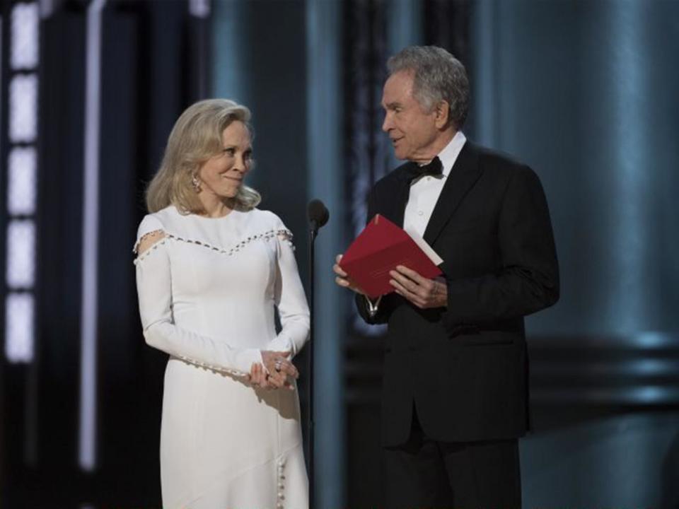 Faye Dunaway and Warren Beatty... with the wrong envelope at the Oscars (Getty)