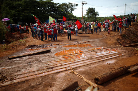 Members of Brazil's Homeless Workers' Movement (MST) protest against Brazilian mining company Vale SA in Brumadinho, Brazil January 31, 2019. REUTERS/Adriano Machado