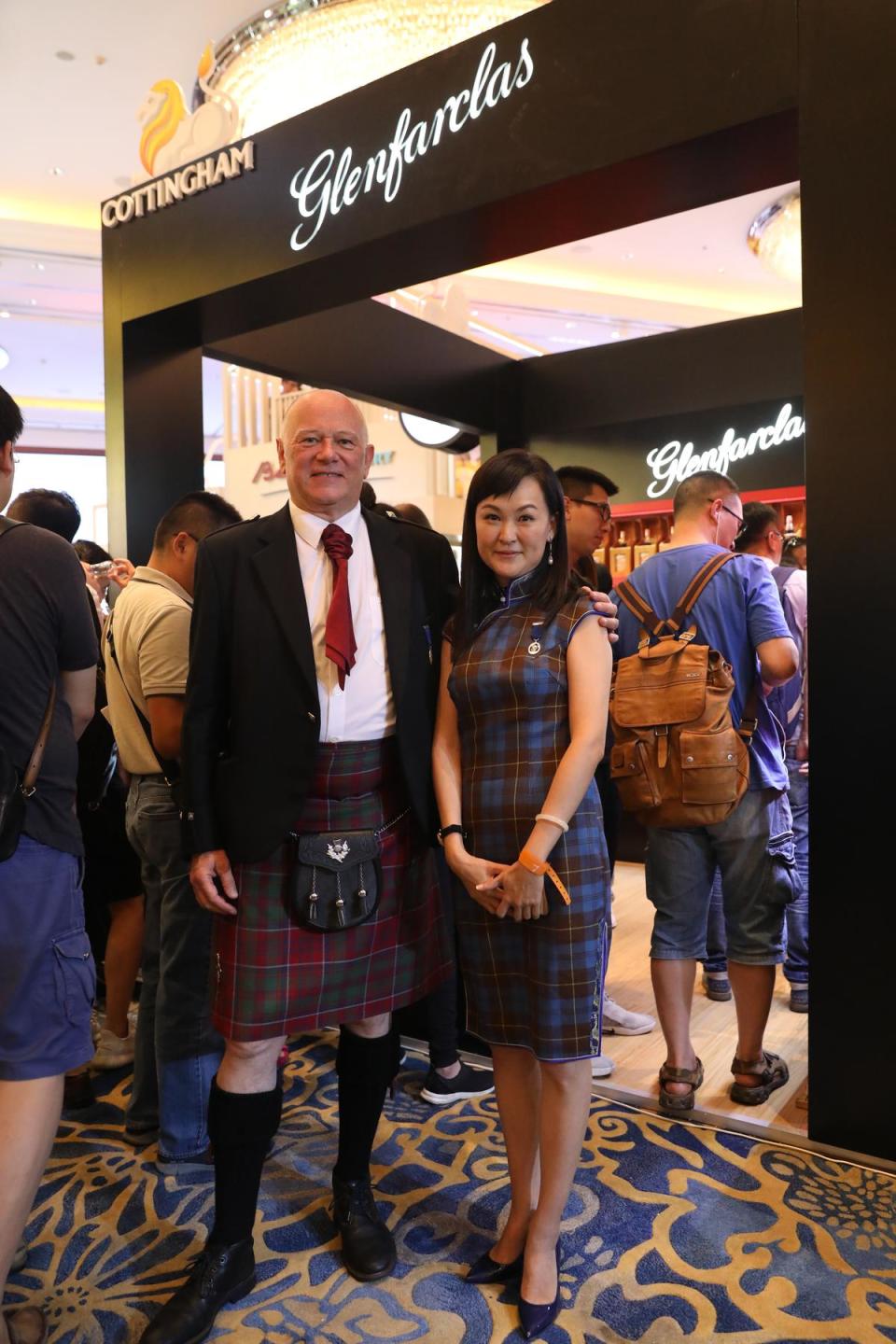 台灣酒界知名的廷漢老闆Michael John Cottingham（左）也在上海Whisky L 現身。