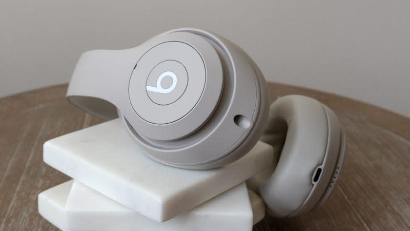 The new Beats Studio Pro carry forward a longstanding design that just aren’t as comfortable as other wireless headphones in this price range. - Photo: Andrew Liszewski | Gizmodo