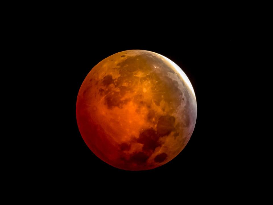 total lunar eclipse blood moon