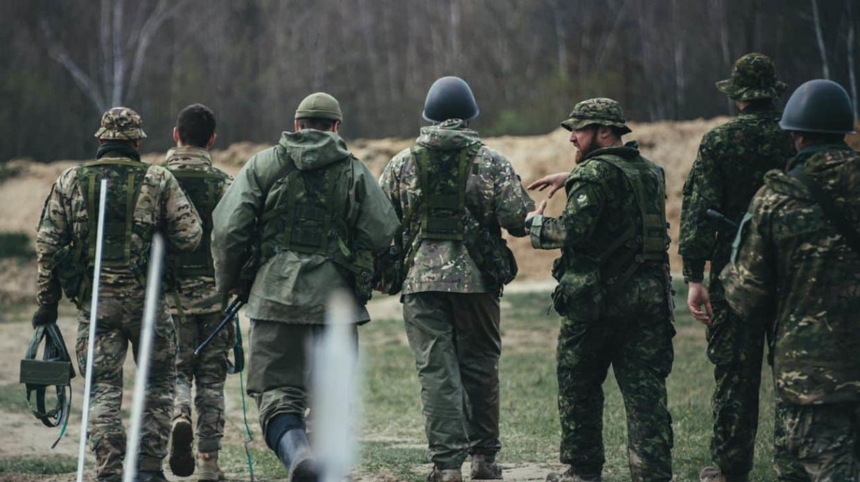 Canadian Armed Forces training Ukrainian soldiers. Photo: Canadian Armed Forces