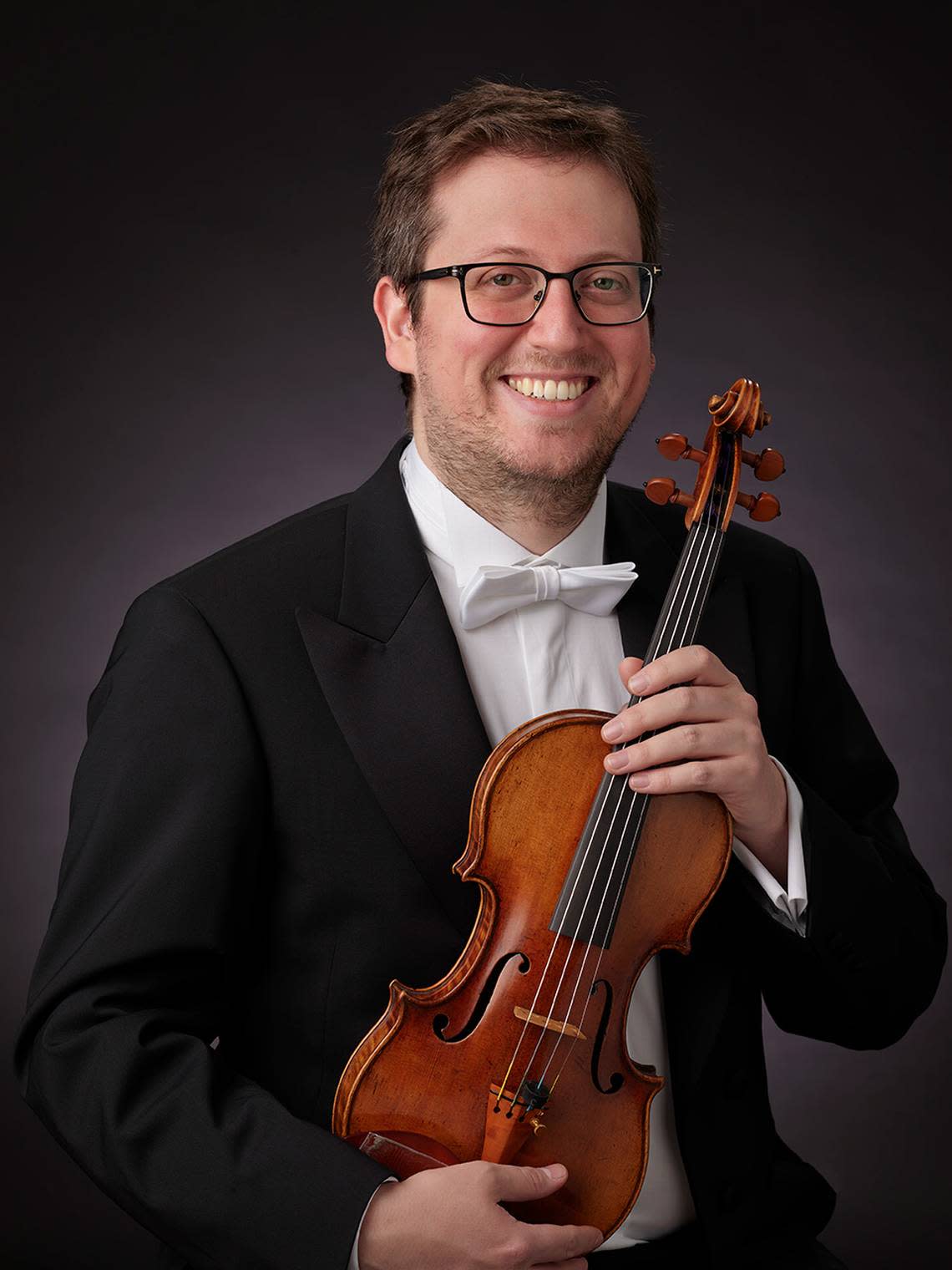 Violinist David Radzynski, former concertmaster of the Cleveland Orchestra, will return for a recital March 14.