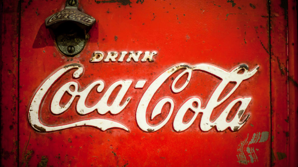 Coca-Cola retires classic glass bottle - CBS News