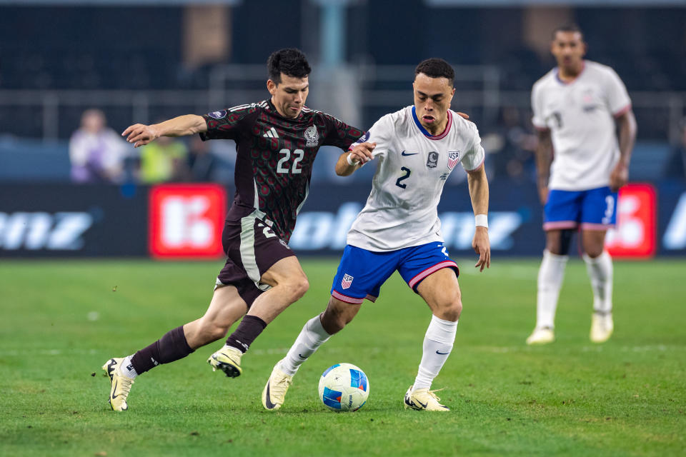 Hirving Lozano (22) y Sergiño Dest (2) no dosputarán la Copa América con sus respectivas selecciones.  (Foto: Matthew Visinsky/Icon Sportswire via Getty Images)