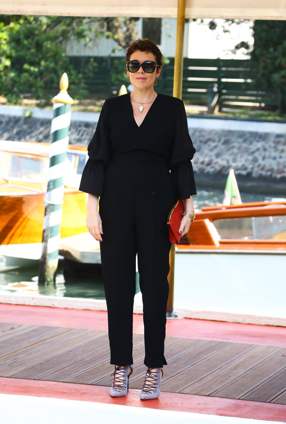 <p>Olivia oozed sartorial prowess in ablack jumpsuit and sunnies. <em>[Photo: Getty]</em> </p>