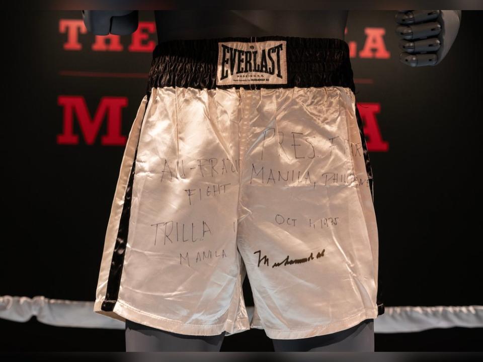 Die weiße Boxhose aus Muhammad Alis legendärem Boxkampf "Thrilla in Manila". (Bild: Copyright (c) 2024 lev radin/Shutterstock.  No use without permission.)