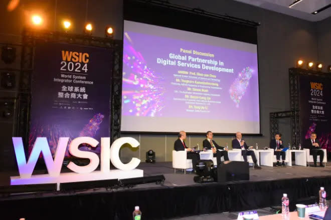 ▲「全球系統整合商大會」WSIC 2024邀請台科大周碩彥教授、東協工程組織聯合會 (AFEO)、澳洲資訊產業協會、中華電信劉炫龍協理及台達電李同捷經理進行「數位服務發展全球合作夥伴關係」專題討論。（圖／數位部）