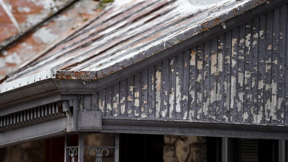 Viejas pinturas en base a plomo en una casa en Pensilvania, Estados Unidos.