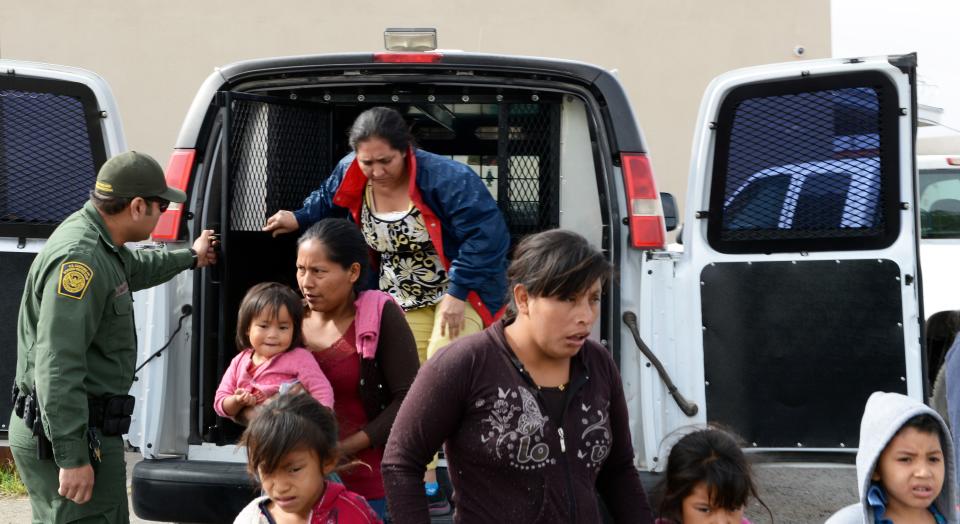 The Border Patrol dropped off 70 migrants at a Las Cruces homeless shelter on Friday because of shortages of space in government detention centers.