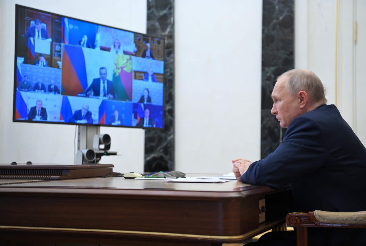 Putin joins a video conference from the Kremlin (SPUTNIK/AFP/Getty)