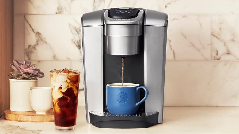 Keurig coffee machine with cup