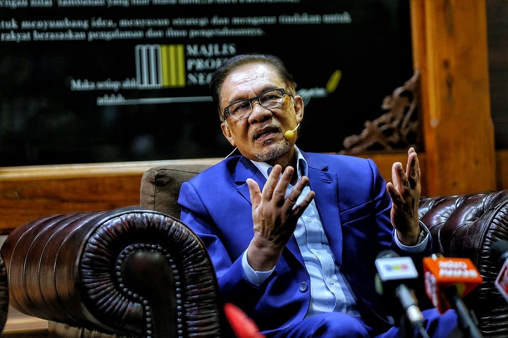 Datuk Seri Anwar Ibrahim speaks during the ‘Bicara Tokoh’ programme in Kajang April 10, 2021. ― Picture by Ahmad Zamzahuri