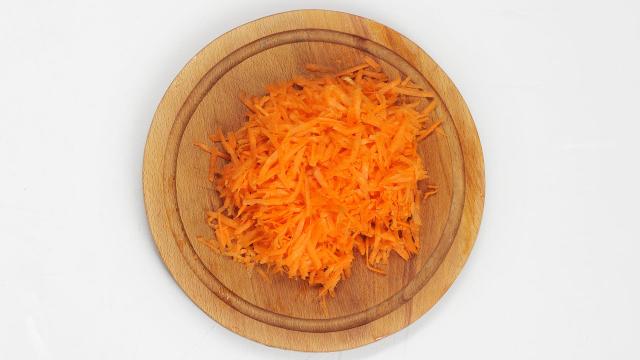 The Secret To Making Carrots Sweeter Is Shredding Them