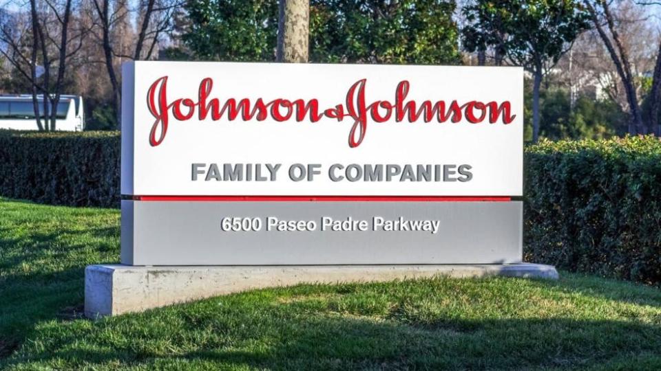 Invest $50K in Johnson & Johnson to Become a Dividend Millionaire in 10 Years?