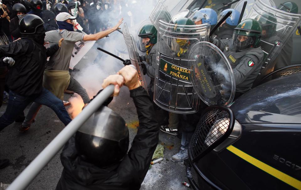 Protesters clash with Guardia di Finanza during a protest in front of the Ministry of Finance building in downtown Rome