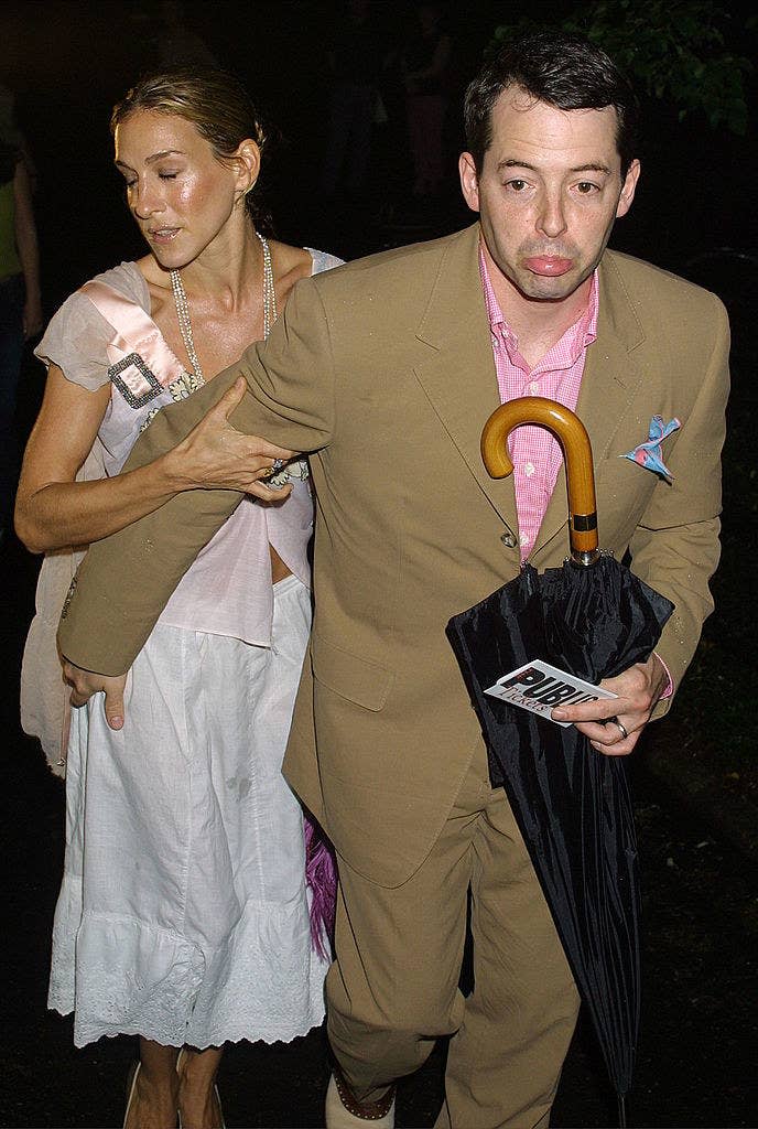 Sarah Jessica Parker and Matthew Broderick running on the street