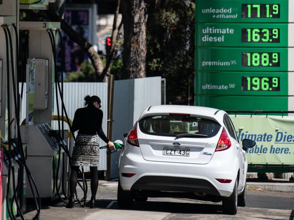 Fuel efficiency standards could have saved Australian motorists billions. James Gourley/AAP
