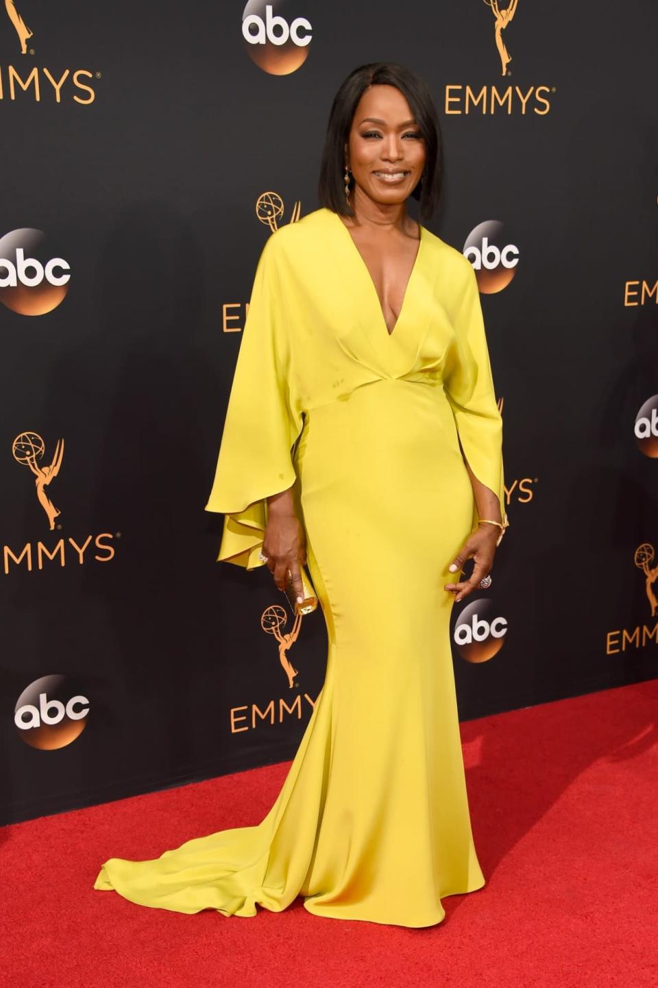 <p>Angela Bassett faisait partie des 10 personnalités habillées par Christian Siriano lors des Emmys mais elle nous a peut-être présenté le plus beau des looks. <i>(Photo : Getty Images)</i></p>