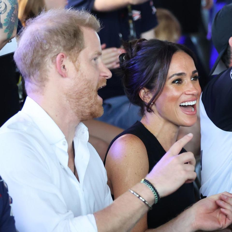 Prince Harry and Meghan Markle sing and dance at Invictus event