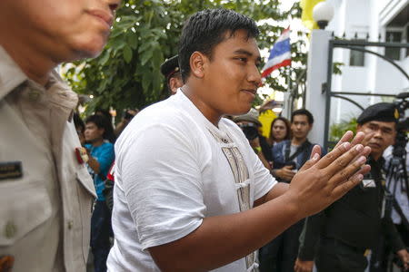 Sirawith Seritiwat, (C), a student leader, gestures as he arrives at the Thai military court in Bangkok, Thailand, January 21, 2016. REUTERS/Athit Perawongmetha