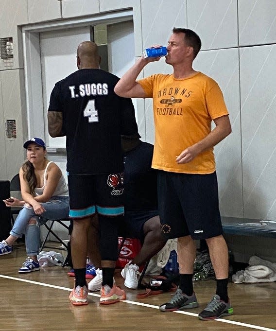 Jay Harris mocks former Baltimore Ravens linebacker Terrell Suggs by wearing a Browns jersey when his teams played in an Ultimate Hoops national recreational basketball tournament.