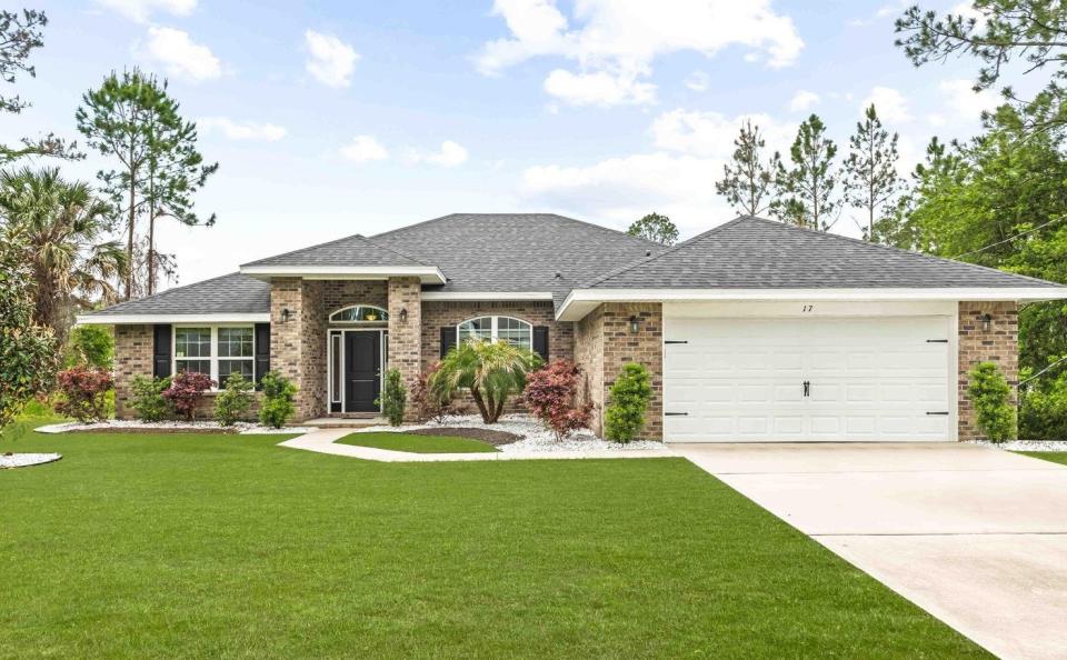 Built in 2017in Seminole Woods, this Smollett Place home has four bedrooms and three baths in 2,263 square feet of living space. It also has an oversized garage and flex space, and it sold recently for $420,000.