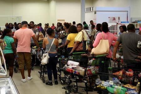 Jamaicans flock to the supermarkets to take care of last minute shopping pending the arrival of Hurricane Matthew in Kingston, Jamaica, September 30, 2016. REUTERS/Gilbert Bellamy