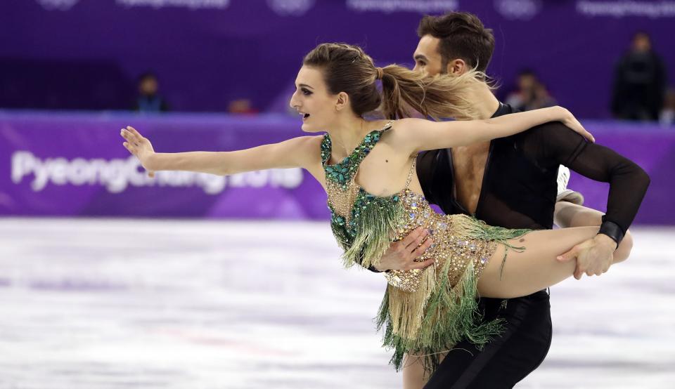 <p>Guillaume Cizeron and Gabriella Papadakis of France perform. REUTERS/Lucy Nicholson </p>