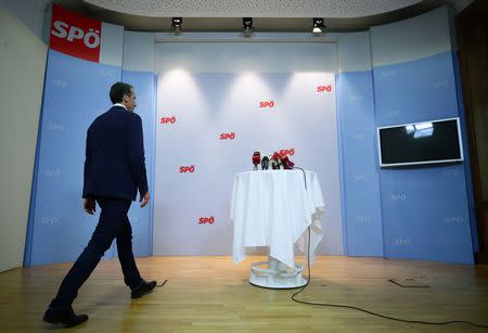 Head of the Social Democratic Party SPOe Christian Kern arrives for a media statement in Vienna, Austria, September 18, 2018. REUTERS/Lisi Niesner