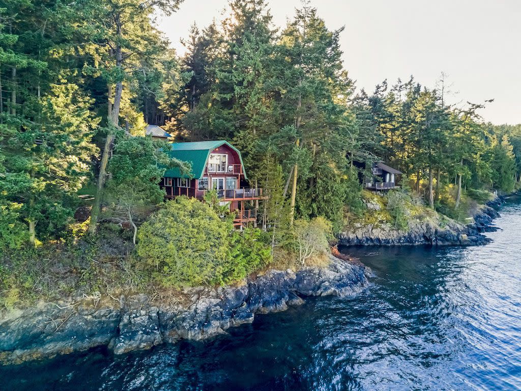 San Juan Islands Waterfront House in WA