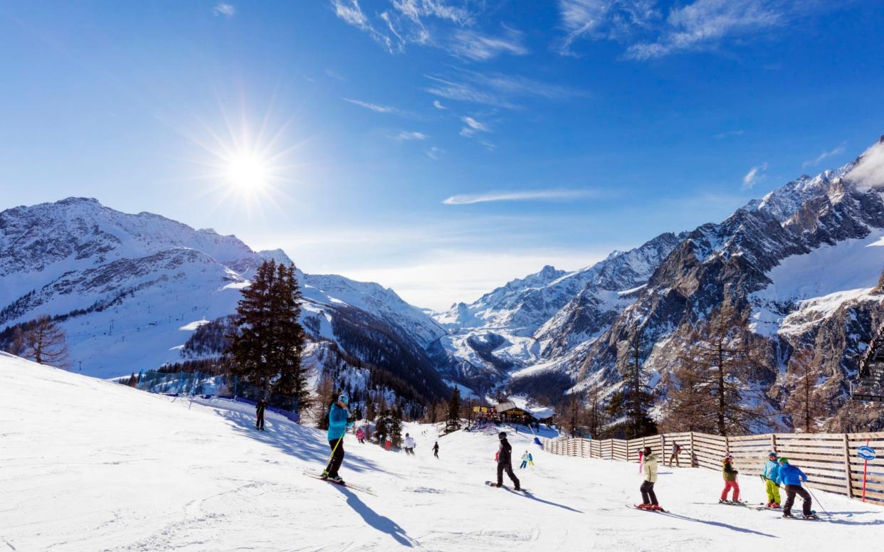 Skiing in Courmayeur in the Aosta Valley of Italy - Robert Harding World Imagery