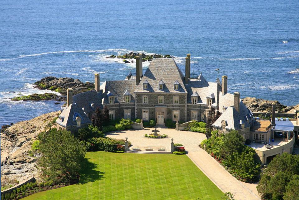 <p>The eight-bedroom oceanfront estate is absolutely stunning. </p>