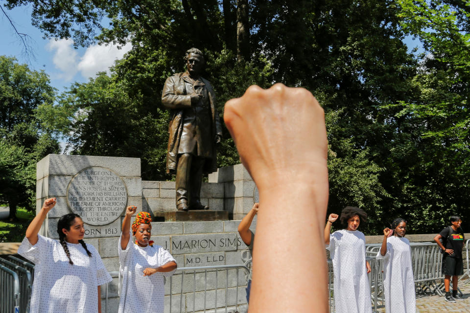 <p>People take part in protest against white supremacy in front of J. Marion Sims statue at the upper east side in New York, Aug. 19, 2017. (Photo: Eduardo Munoz/Reuters) </p>