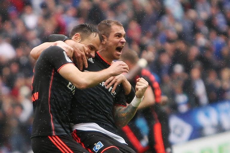 Hamburg's defender Heiko Westermann (L) celebrates scoring during their German first division Bundesliga football match against 1 FSV Mainz 05 at the Coface Arena in Mainz, Germany on May 3, 2015