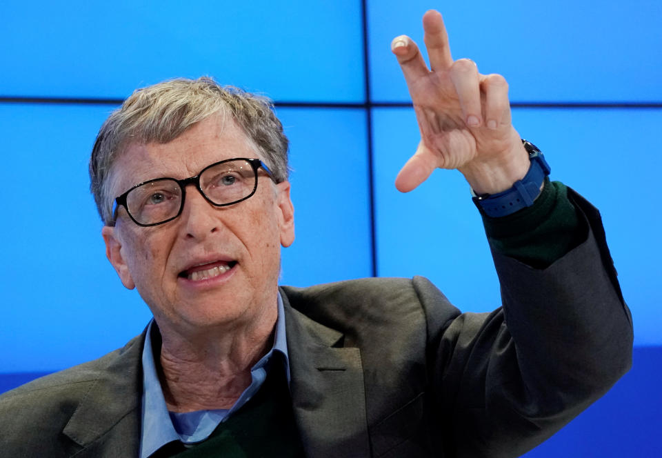 Bill Gates intentó acertar el precio de varios productos de la cesta de la compra a su paso por el programa de Ellen DeGeneres y solo acertó con uno, el hilo dentral. (Foto: REUTERS/Denis Balibouse)
