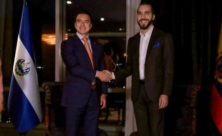 El presidente de Ecuador, Daniel Noboa, junto a su homólogo de El Salvador, Nayib Bukele