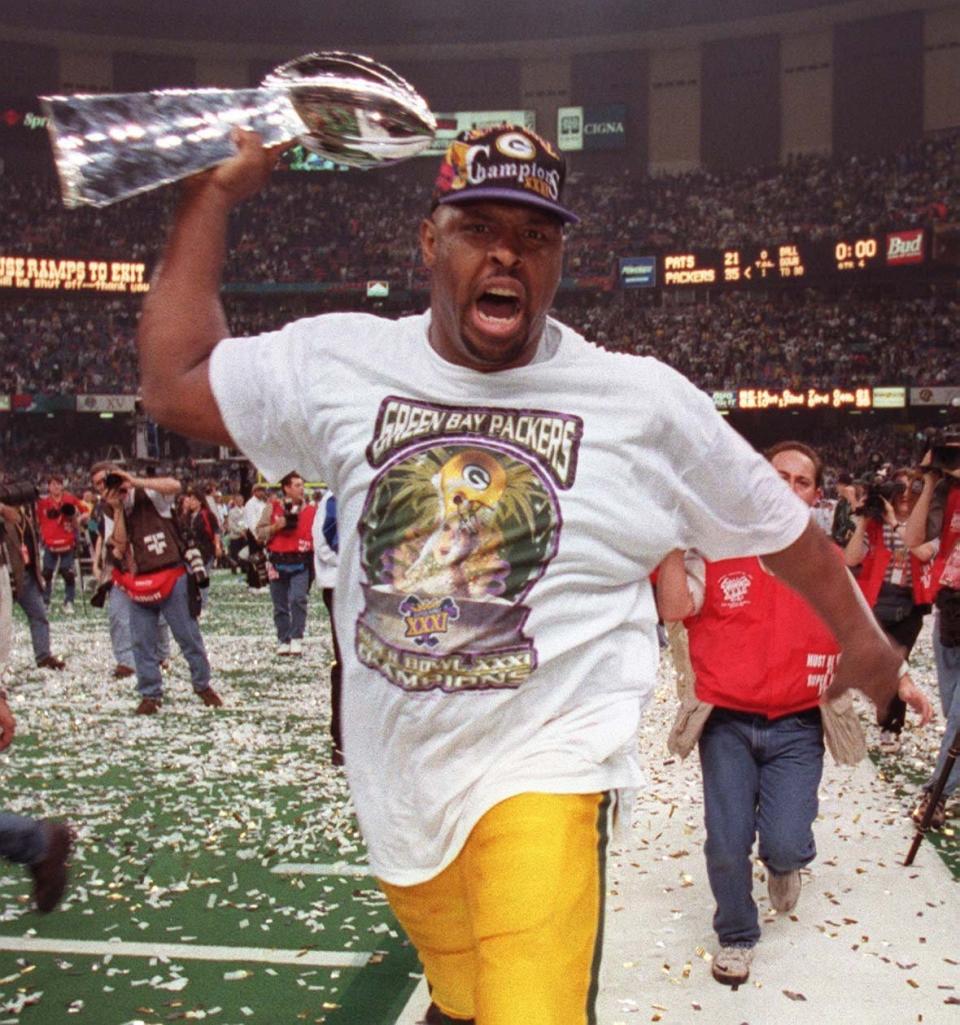 Green Bay Packers Reggie White screams while carring the Lombardi Trophy after his team defeated the New England Patriots during the Super Bowl, January 26, 1997 at the Superdome in New Orleans, La.(Milwaukee Journal Sentinel photo by Tom Lynn)