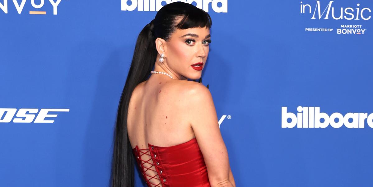 Katy Perry Goes TOPLESS, Flashes Her Sideboob Leaving Her Fans