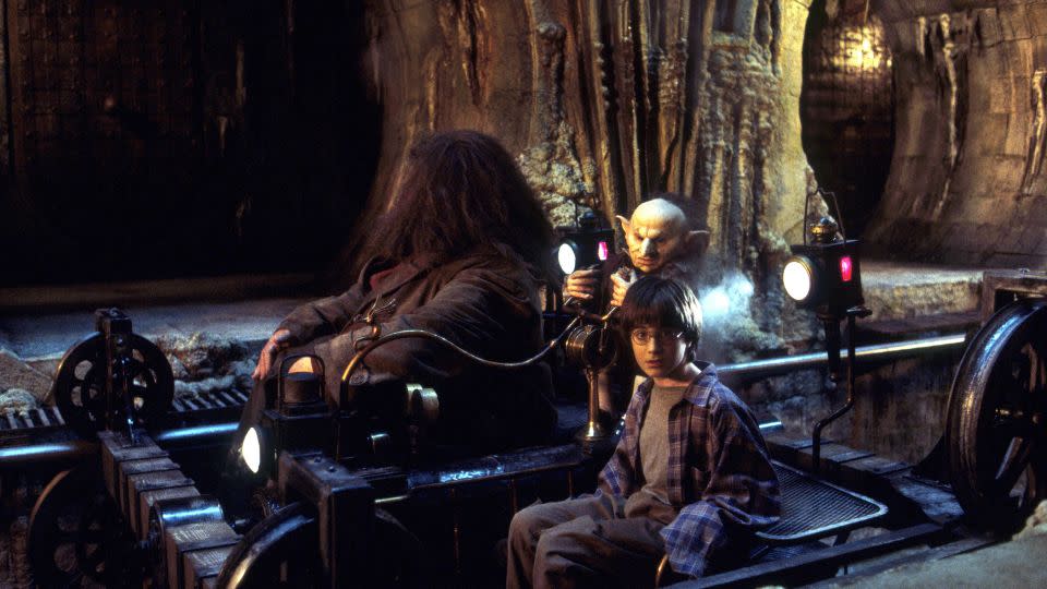 Robbie Coltrane, Verne Troyer and Daniel Radcliffe on "Harry Potter and the Sorcerer's Stone." - Warner Bros./Alamy Stock Photo