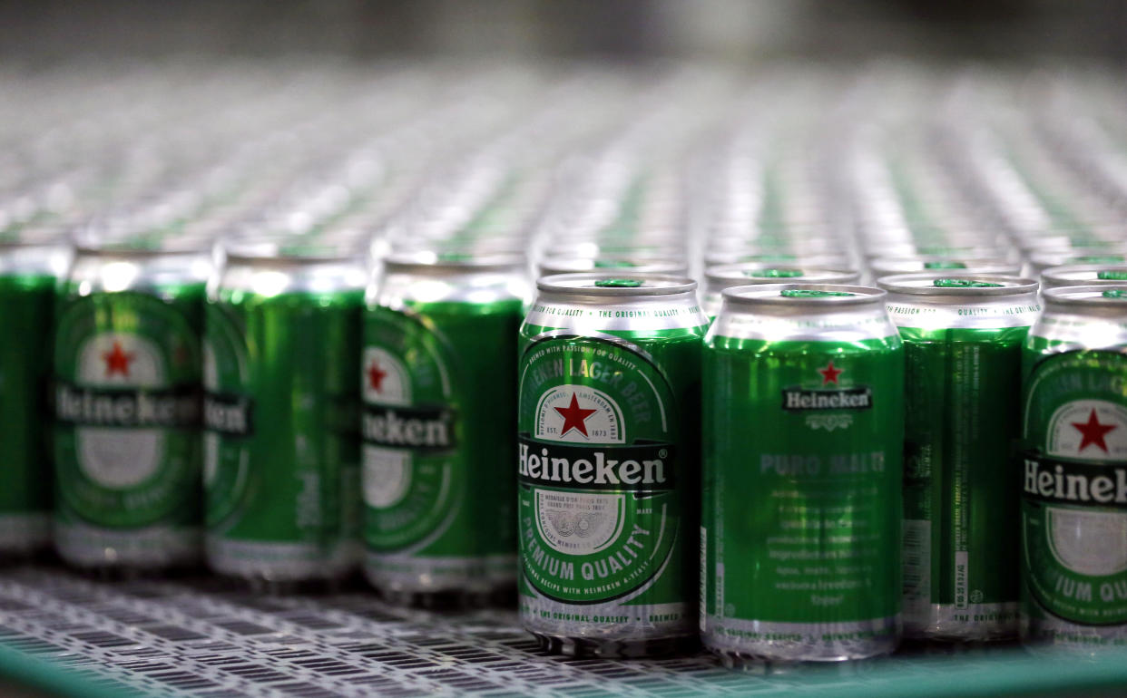 Heineken beers are seen on a production line at the Heineken brewery in Jacarei, Brazil June 12, 2018. Picture taken June 12, 2018.  REUTERS/Paulo Whitaker